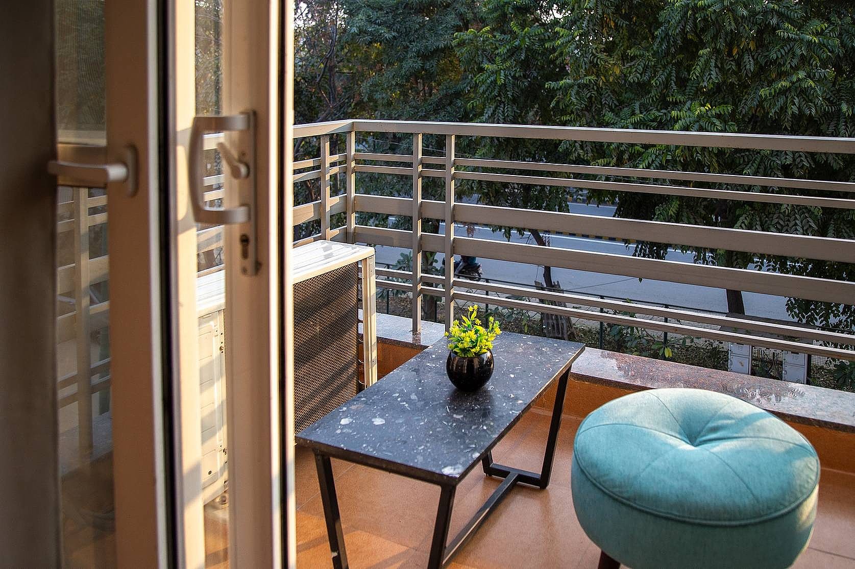 Executive Suite with Living Room and Balcony