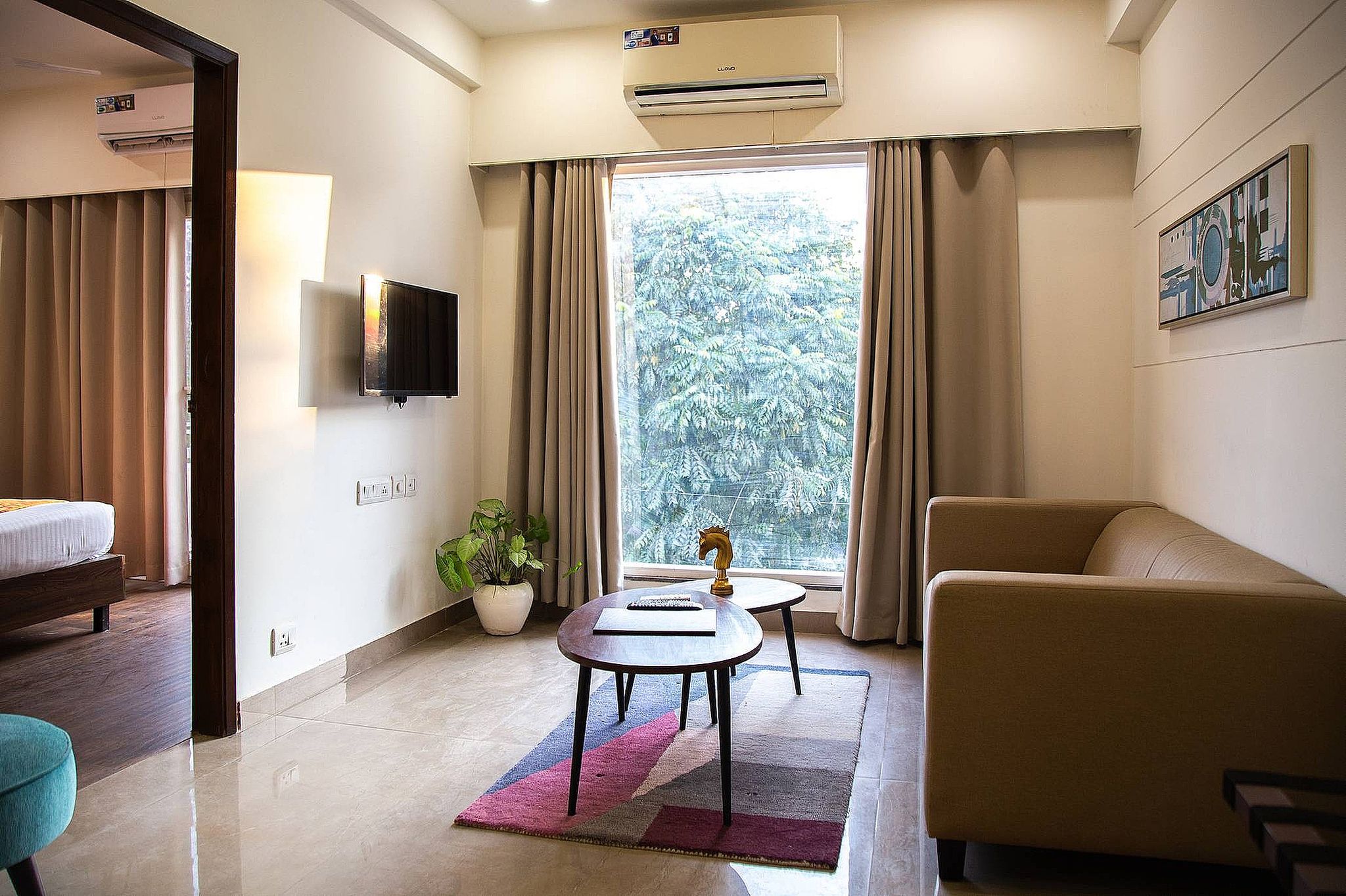 Executive Suite with Living Room and Balcony