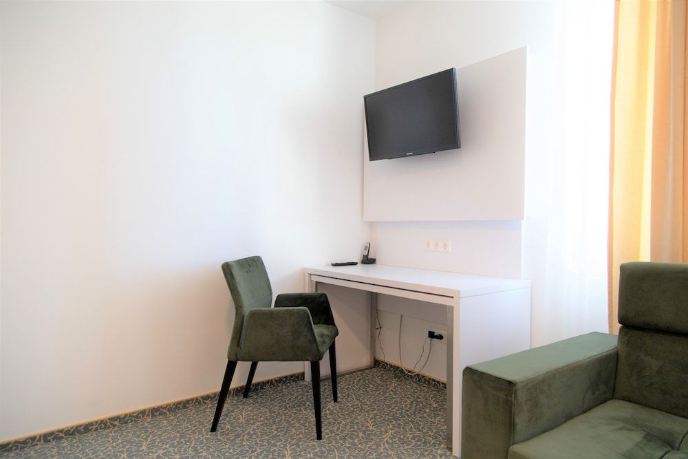 Amplidi Hotel Hannover Deluxe Double Room 10