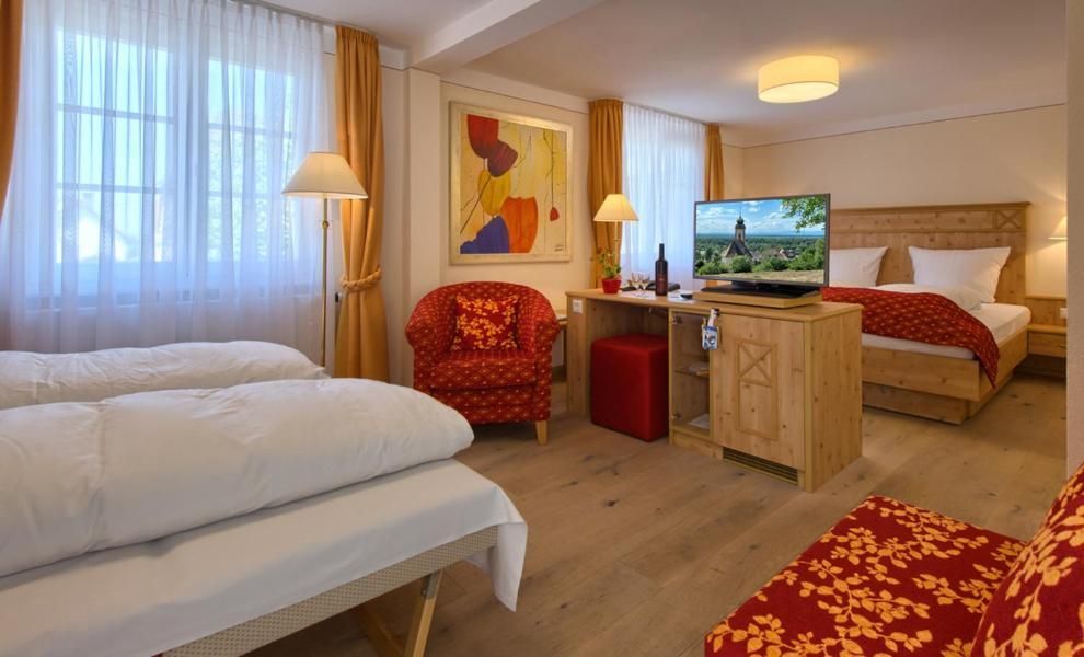 Family Room (2 Adults + 2 Children)