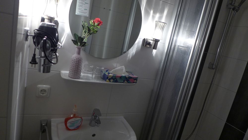 Hotel Heidpark Comfort Single Room, Park View 3