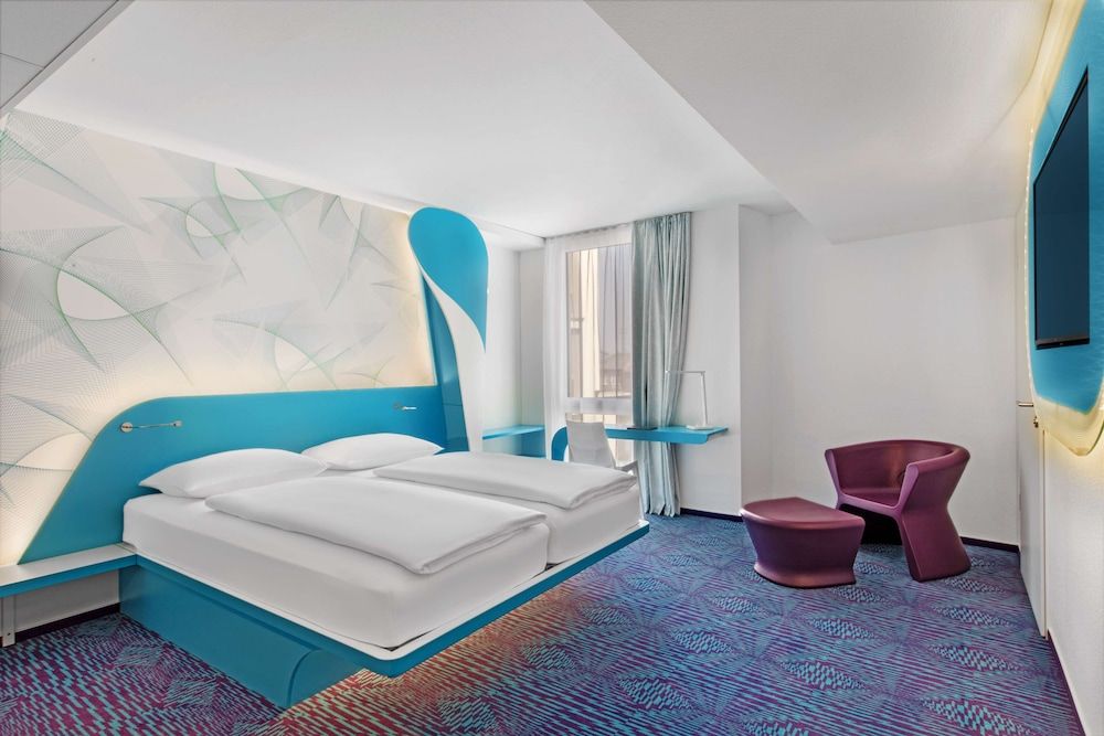 Superior Room (Design)