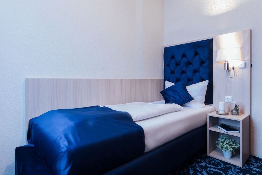 Hotel CULT Hamburg Classic Quadruple Room 5