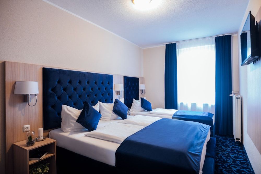 Hotel CULT Hamburg Classic Quadruple Room 2