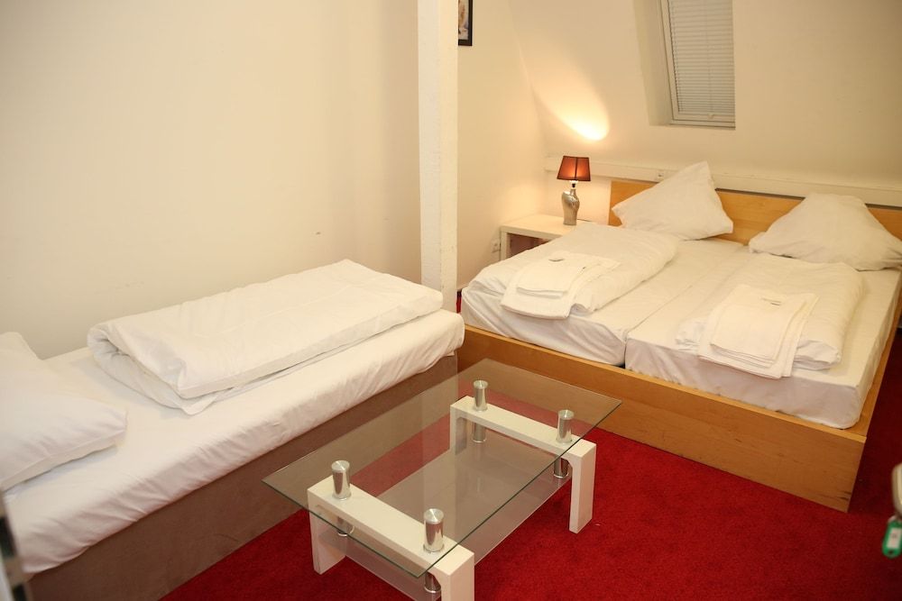 Twinhof Basic Triple Room