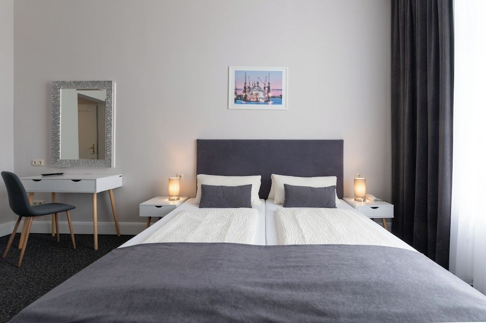 Hotel Commodore Classic Double Room 3