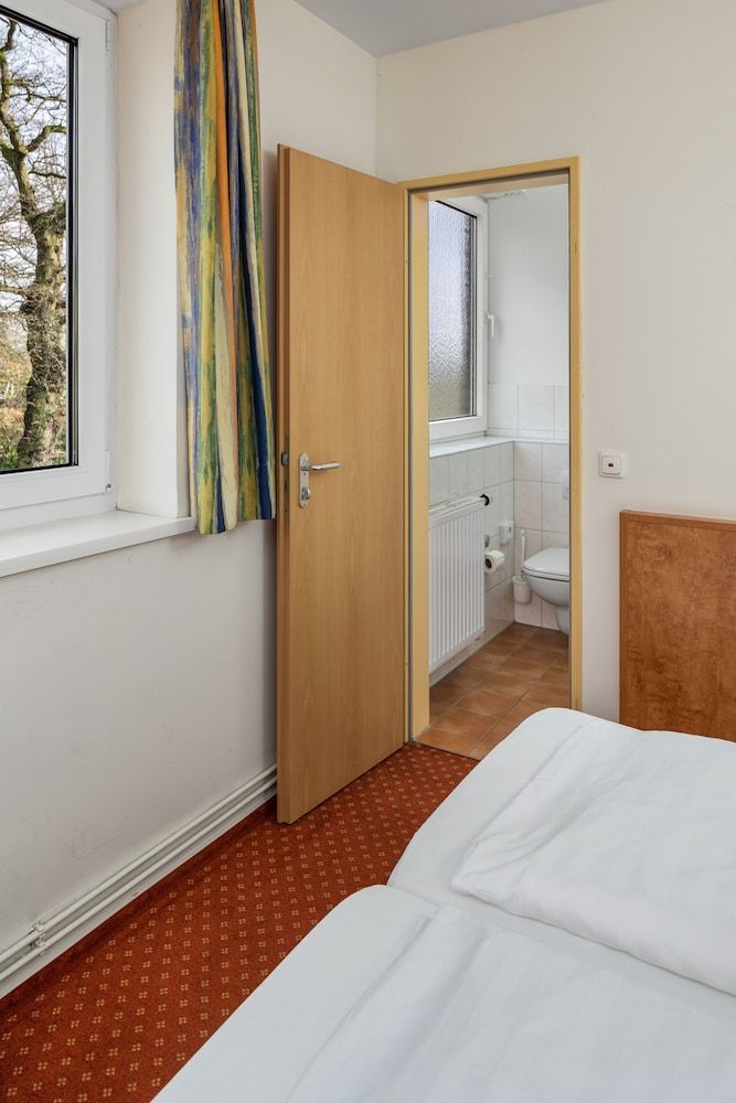 undefined Academy Lodge Boardinghouse 10