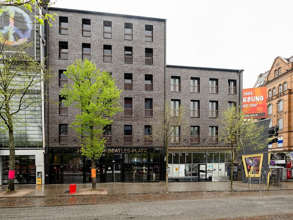 undefined Hotel am Beatles-Platz 2