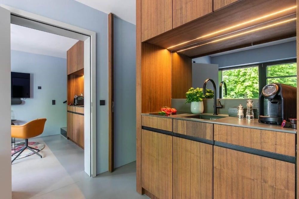 undefined The Roebbek 9