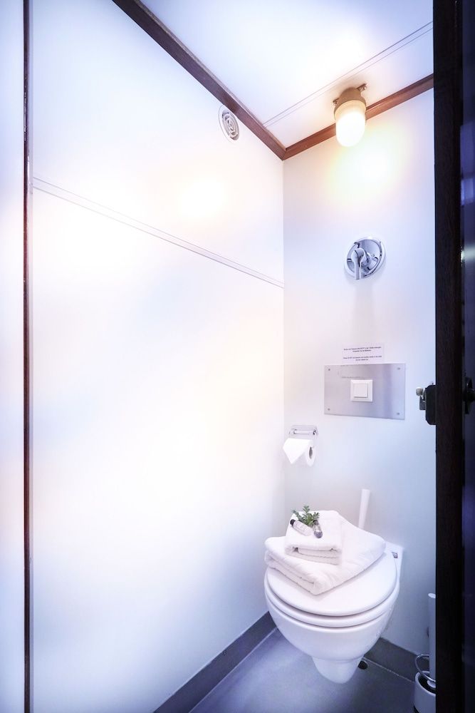 Segelschiff J.R. Tolkien Harbor View Cabin (deck hatch, fresh air) 7