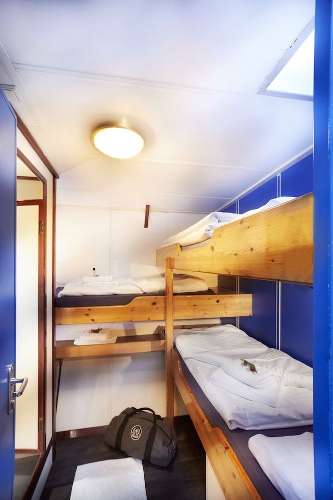 Segelschiff Loth Lorien Alsterpearl Cabin (porthole, fresh air)