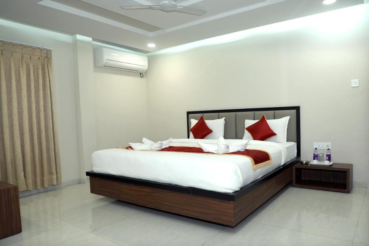 VOV Hotels Vijayapura Deluxe Room 5