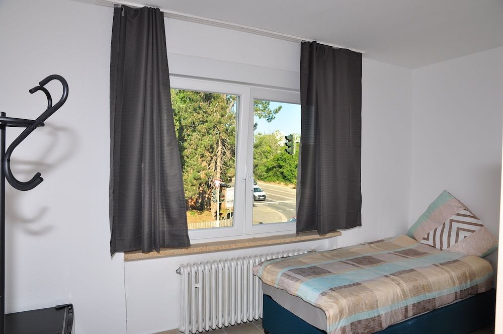 Economy Twin Room, Shared Bathroom (Nr. 9)