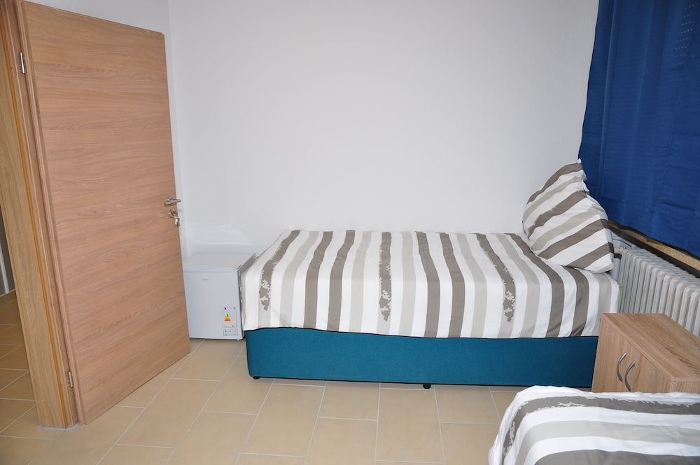 Economy Twin Room, Shared Bathroom (Nr. 10)