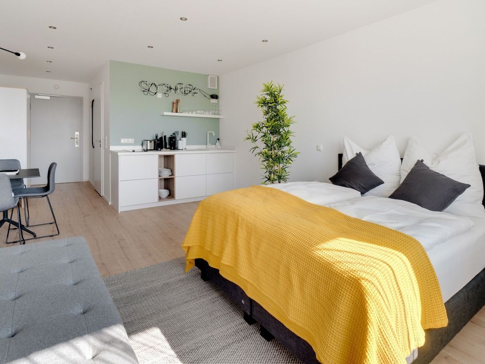Limehome Darmstadt Suite L 3