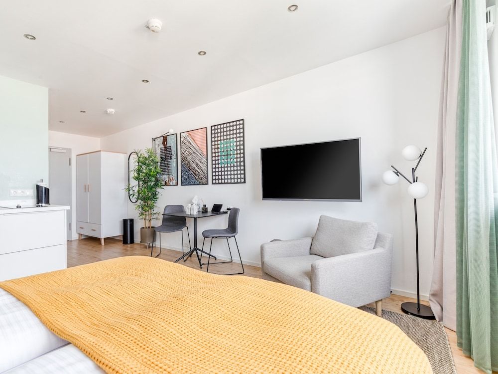 Limehome Darmstadt Suite M 6