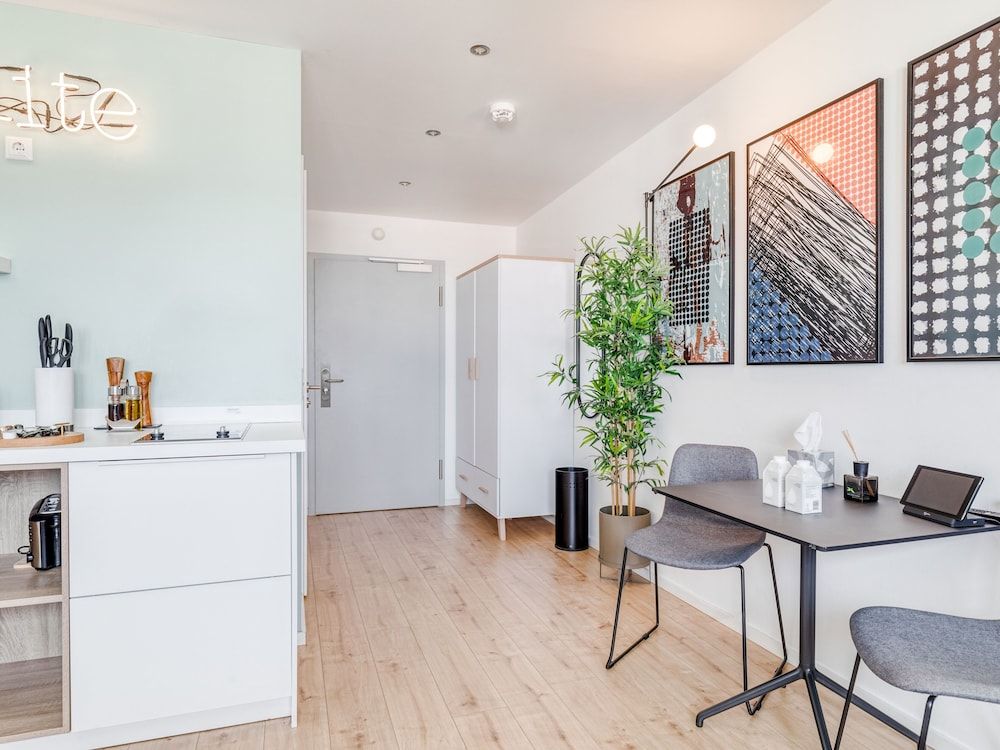 Limehome Darmstadt Suite M 7