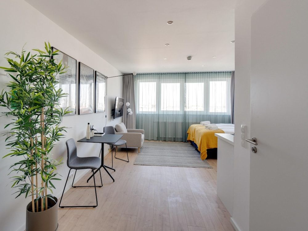 Limehome Darmstadt Suite L 5