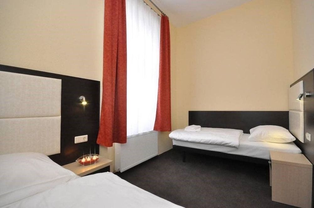 undefined Bova Hotel Frankfurt 2
