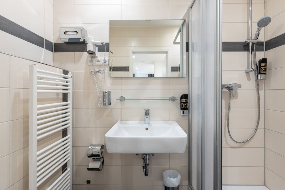 Trip Inn Budget Messe Standard Twin Room 5