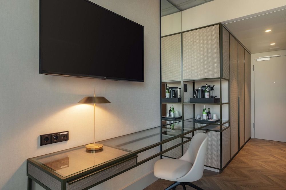 NH Collection Frankfurt Spin Tower Superior Room 11