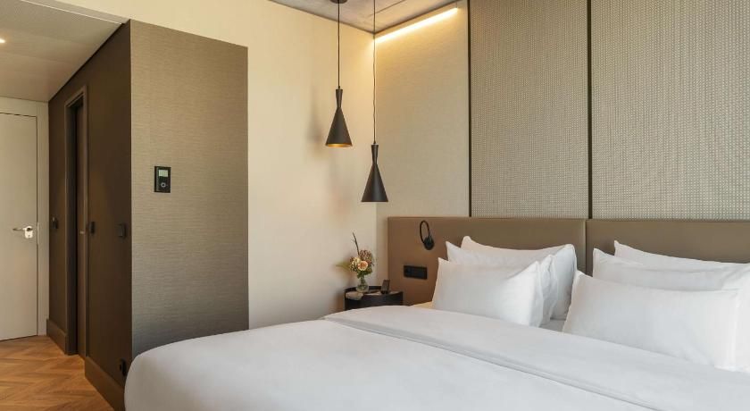 NH Collection Frankfurt Spin Tower Superior Room 4