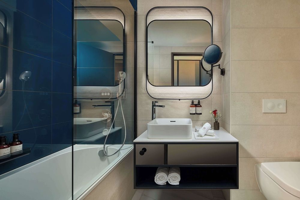 NH Collection Frankfurt Spin Tower Superior Room 6