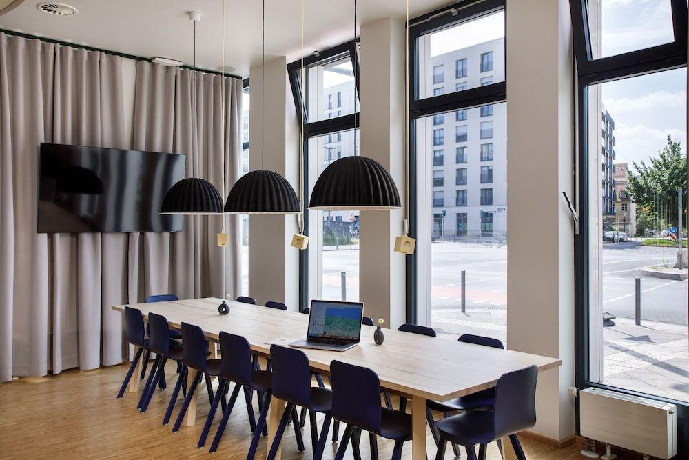 undefined LyvInn Hotel Frankfurt Messe 8