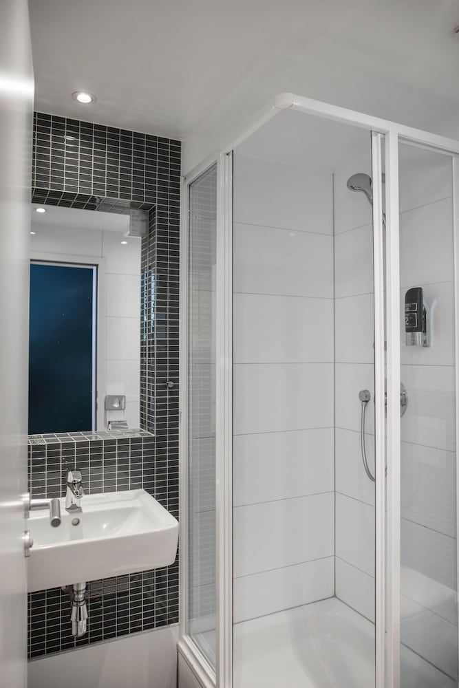 LyvInn Hotel Frankfurt Messe Standard Twin Room 6