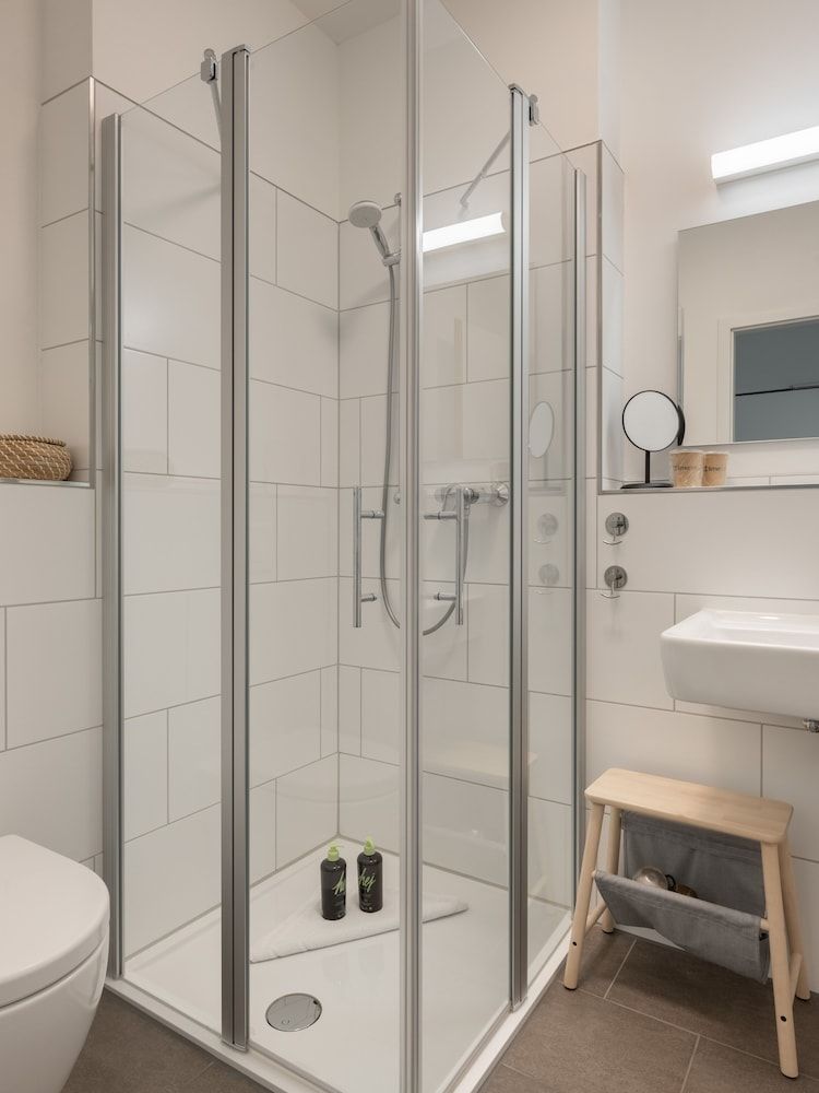 Limehome Trier Nikolaus-Leis-Strasse Suite XL with sofa bed 8