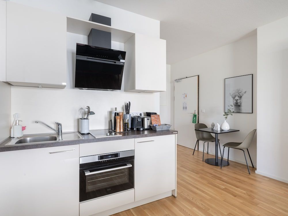 Limehome Trier Nikolaus-Leis-Strasse Suite XL with sofa bed 3