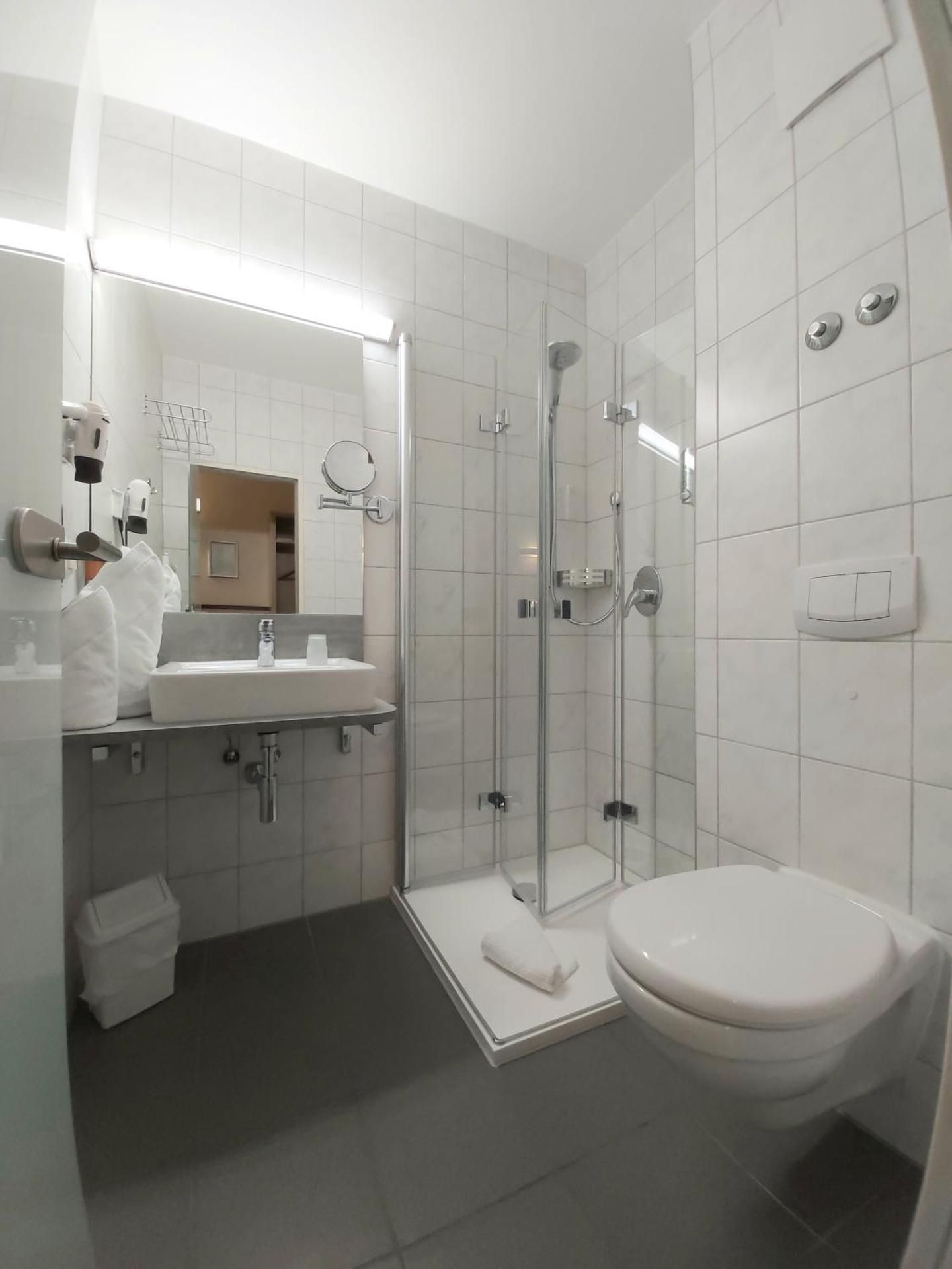 Double Room (1 Adult)