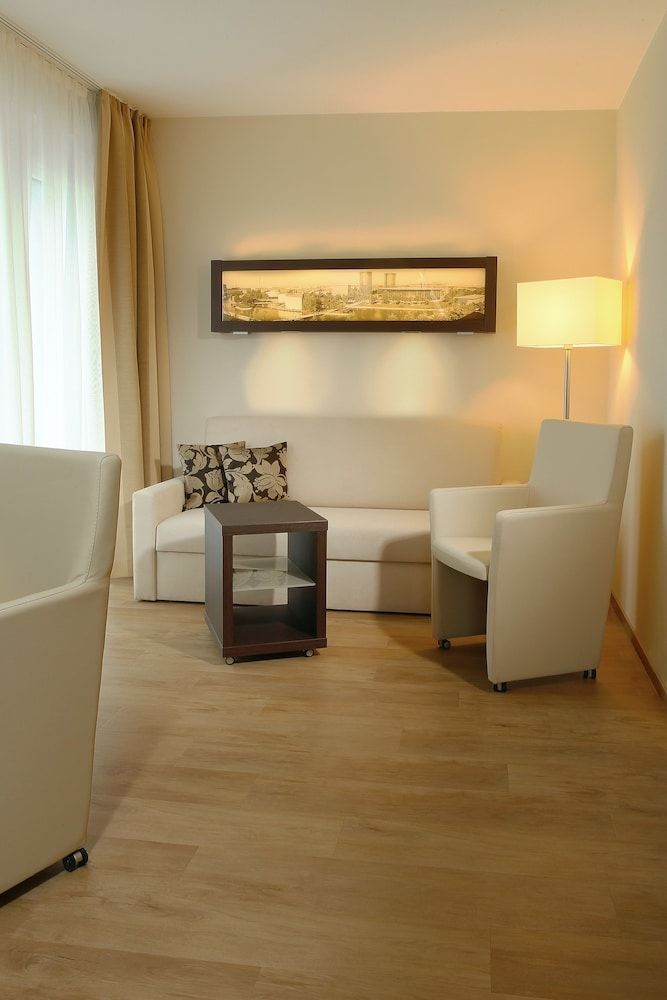 Hotel Simonshof Wolfsburg Business Quadruple Room 9