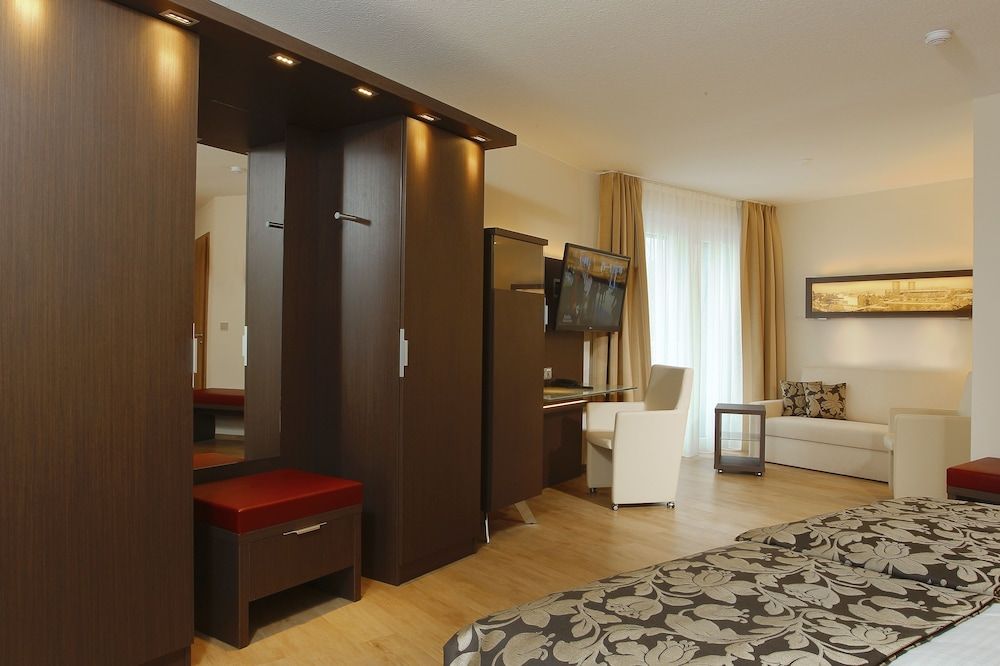 Hotel Simonshof Wolfsburg Business Quadruple Room 8