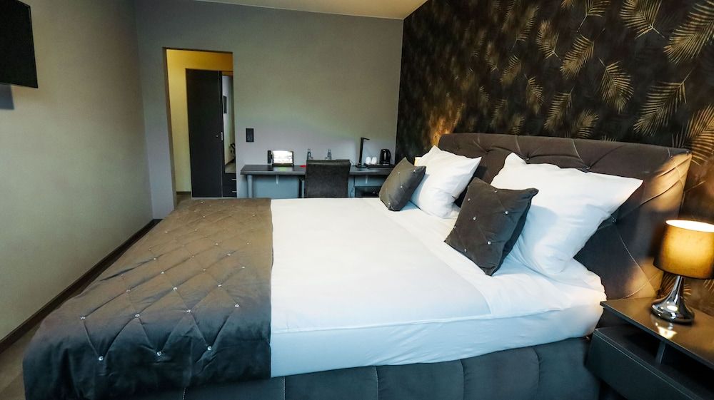 Dua Hotel Deluxe Double Room 10