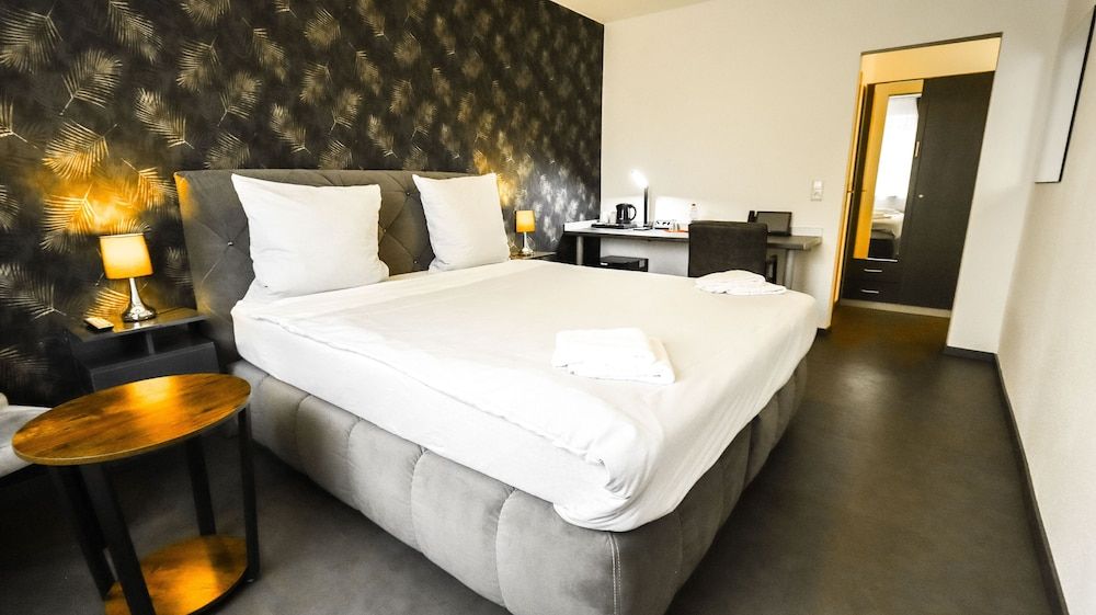 Dua Hotel Deluxe Double Room 8