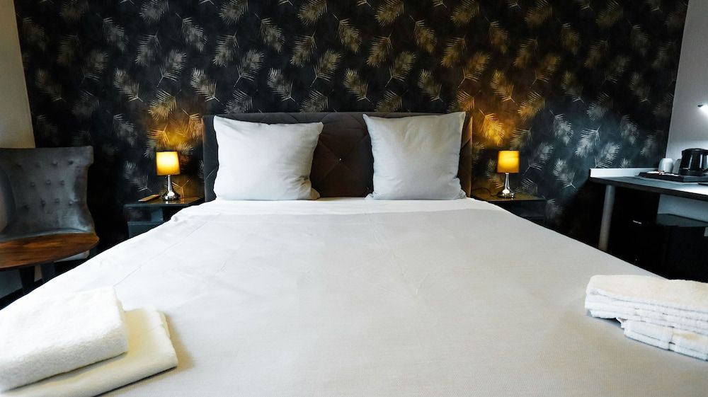 Dua Hotel Deluxe Double Room 12