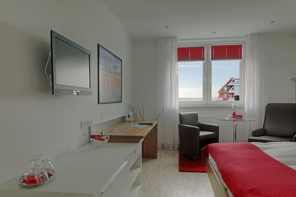 Double Room (Zimmer 9)