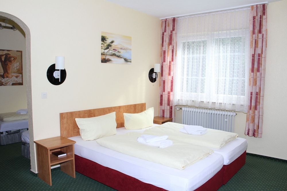 Standard Triple Room, 3 Twin Beds, Mountain View