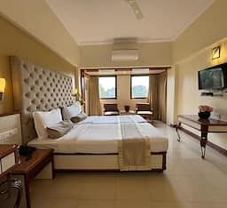 Hotel Shree Panchratna Deluxe Room 3