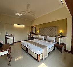 Hotel Shree Panchratna Deluxe Room 11