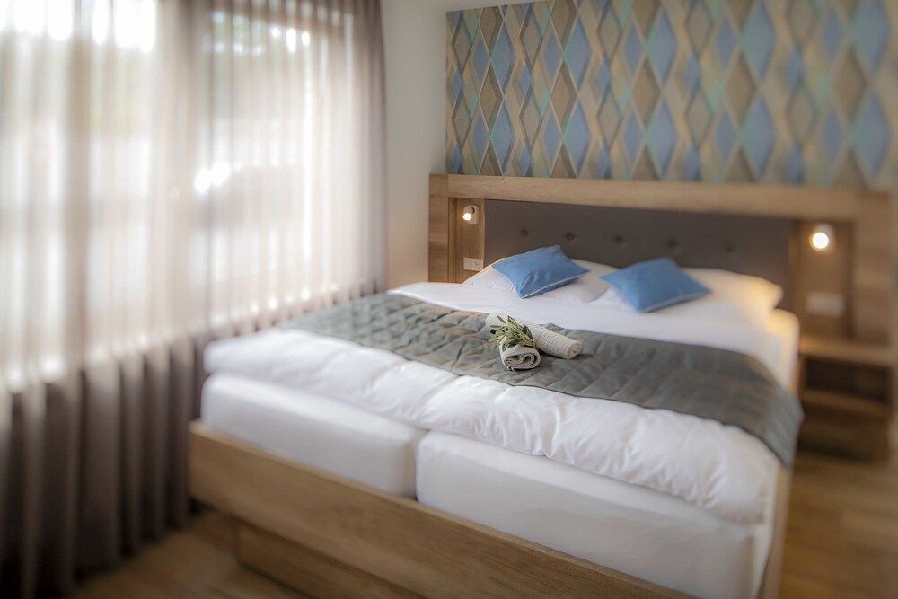 Deluxe Suite, Private Bathroom