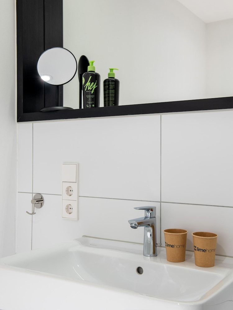 Limehome Erfurt Maximilian-Welsch-Str. Suite XL with Sofa Bed 10