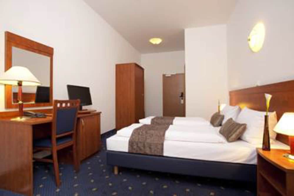 Hotel Atrium Charlottenburg Triple Room 3