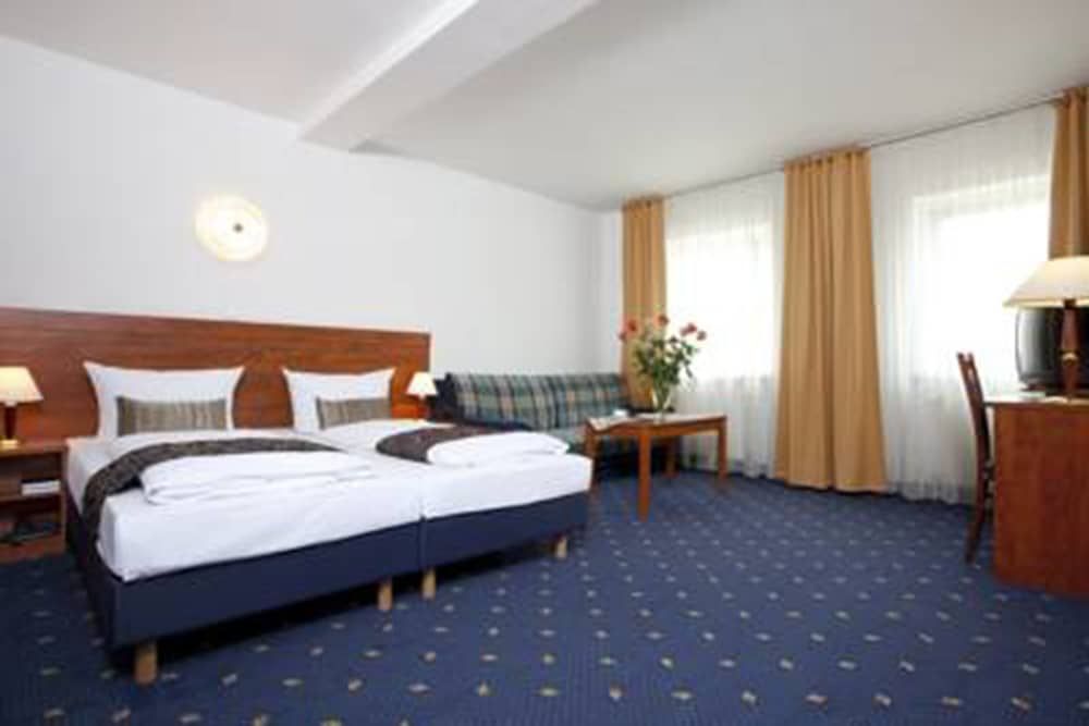 Hotel Atrium Charlottenburg Triple Room