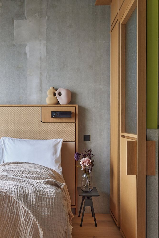 undefined Locke at East Side Gallery 8