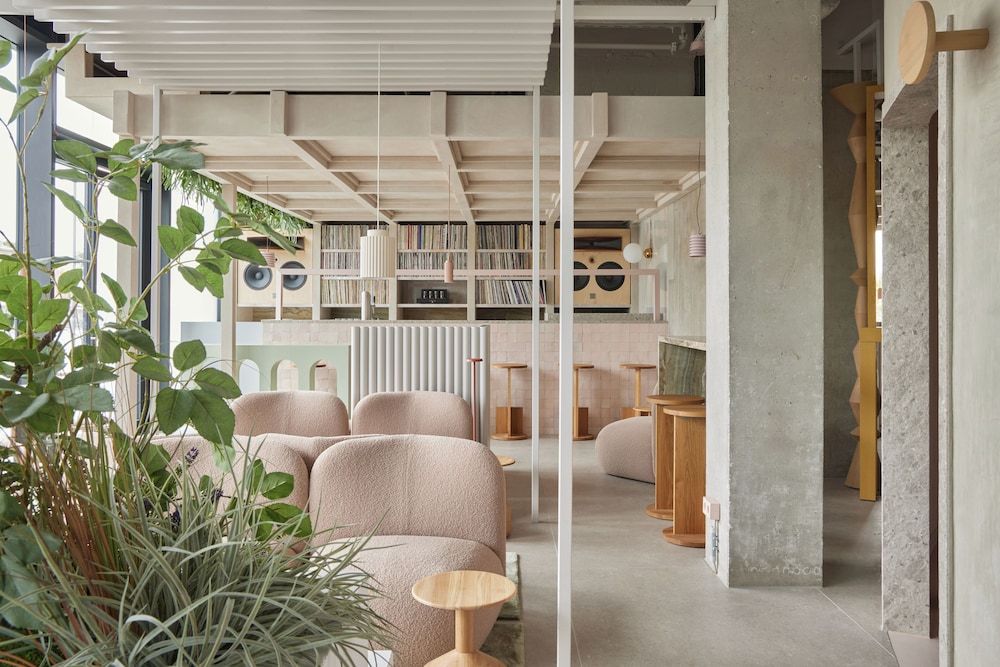 undefined Locke at East Side Gallery 9