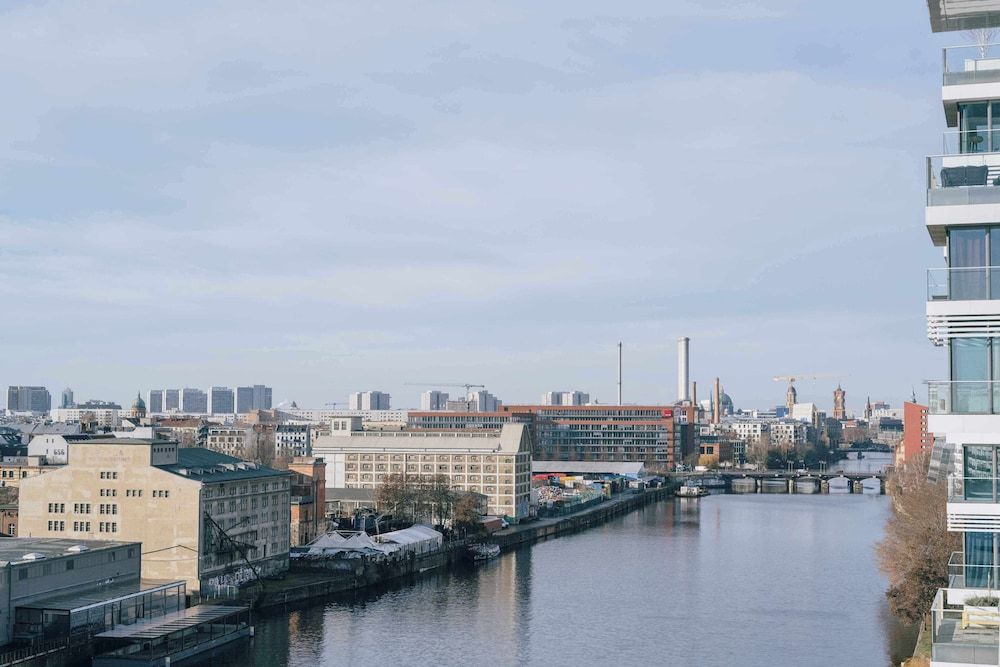 undefined Locke at East Side Gallery 6