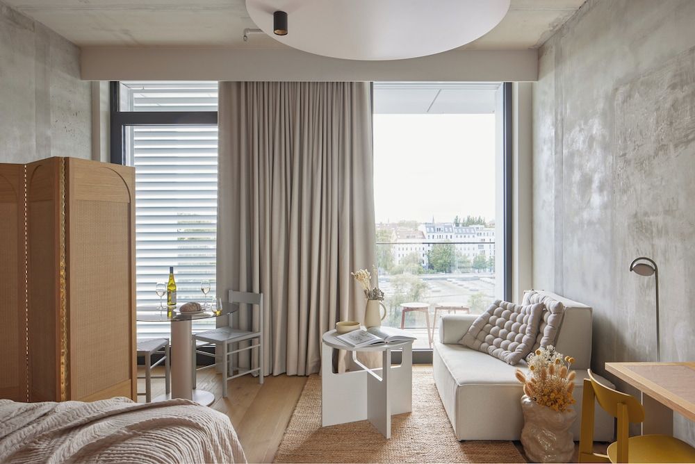 undefined Locke at East Side Gallery 5