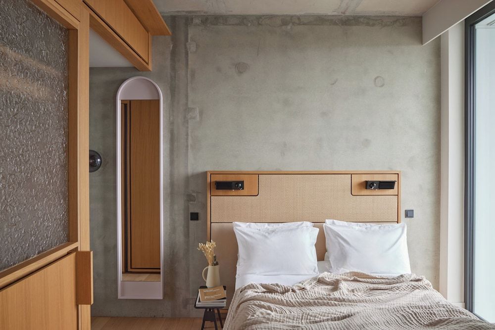 undefined Locke at East Side Gallery 3